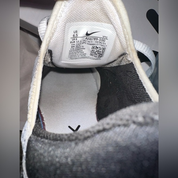 Nike Air Max 270 Women’s 6.5 White/ Black Running Shoes AH6789-100 - Picture 11 of 16